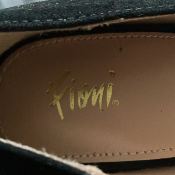 Shoes - Picture 4 of 8